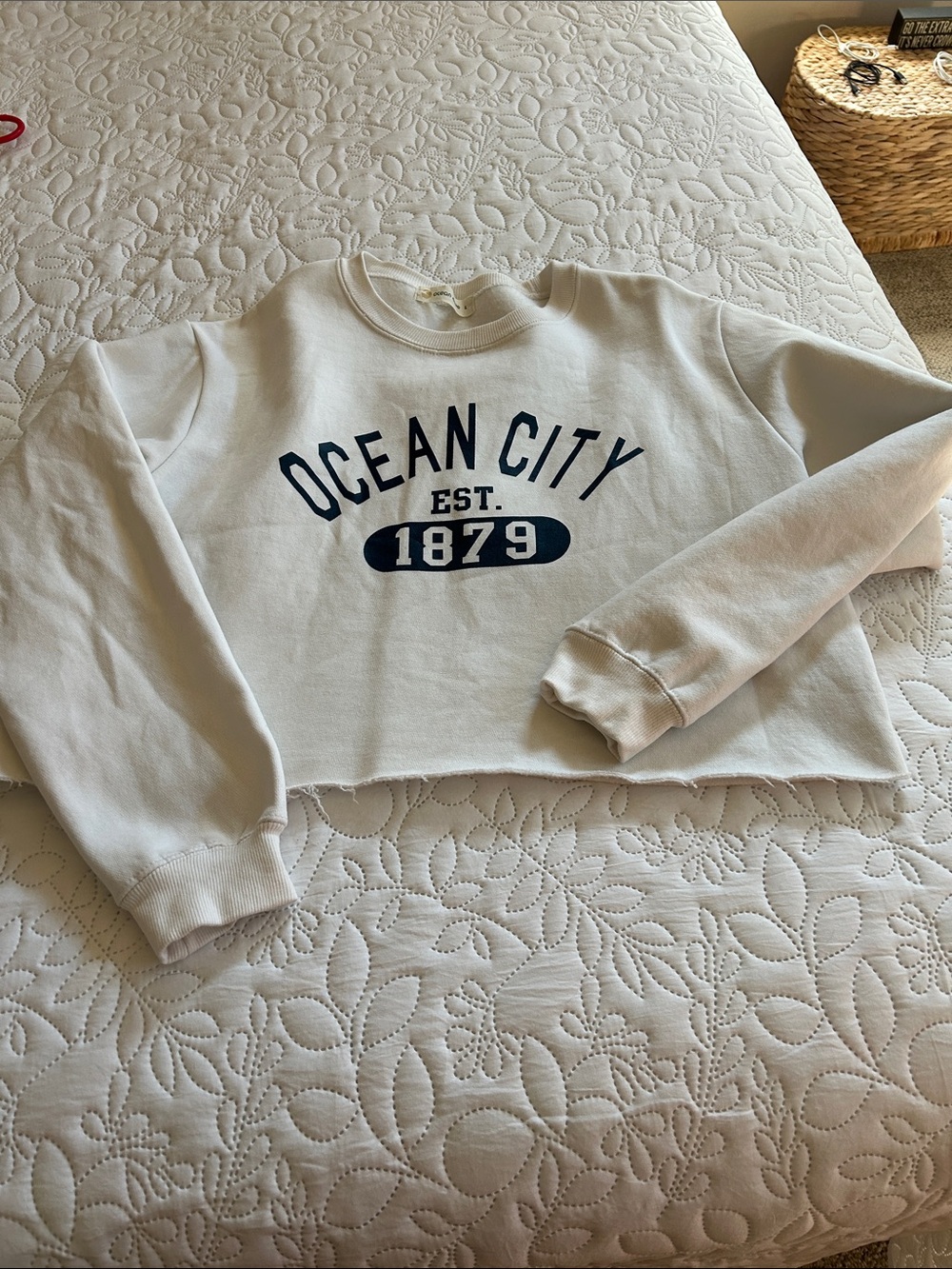 Ocean Drive White Cropped Sweatshirt with Navy 'Ocean City' Graphic